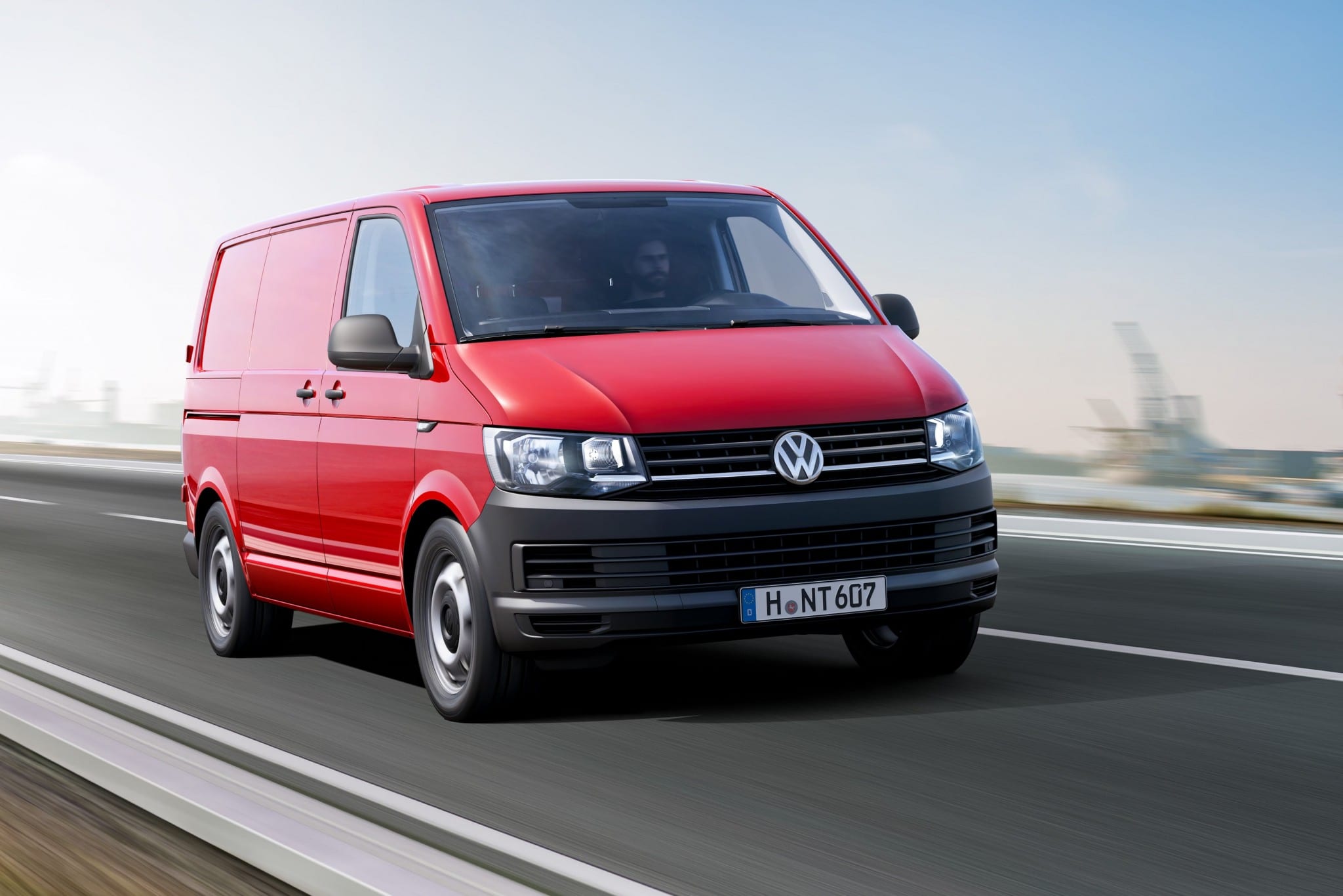 Volkswagen Transporter 2020 - Precio, características y fotos - Carhaus  comerciales